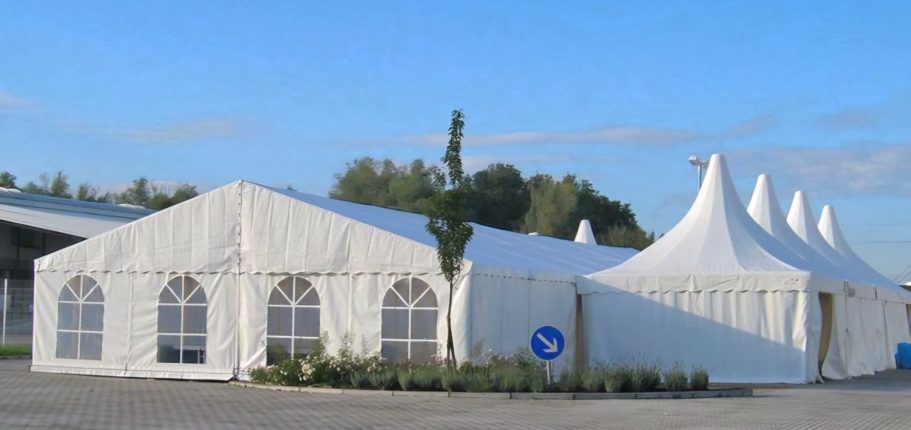 Pagodenzelte mit Zelt im Verbund